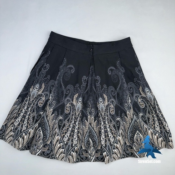 1043 Petite Banana Republic Box Pleated Skater/Circle Skirt - Size 00P Black/Tan - Picture 8 of 16